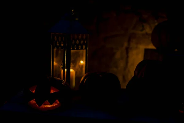 Allestito Halloween Con Zucche Intagliate Con Mostri Accese Candele Foto — Foto Stock
