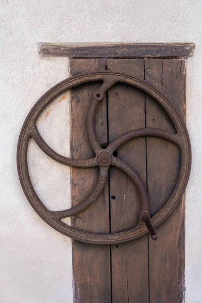 Средневековая Ручная Рукоятка Деревянной Двери Высокое Качество Фото — стоковое фото