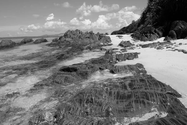晴れた日の沖縄のビーチ 高品質の写真 — ストック写真