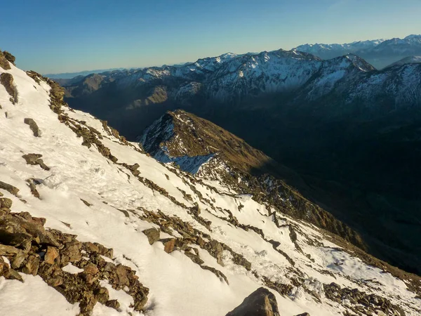 ヴァル セナレス山と氷河と雪の谷のパノラマ 高品質の写真 — ストック写真