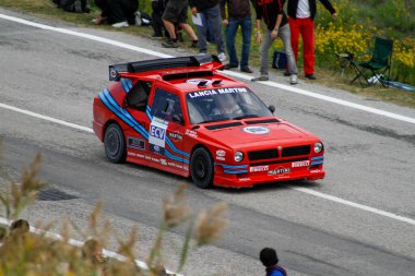 Reggio Emilia, İtalya - 2016 26 06: Reggio Apennines 'in serbest etkinliği Lancia Delta S4 ECV. Yüksek kalite fotoğraf