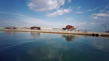 Akdeniz 'de doğumu olan Riccione yakınlarındaki Cattolica iskelesi.