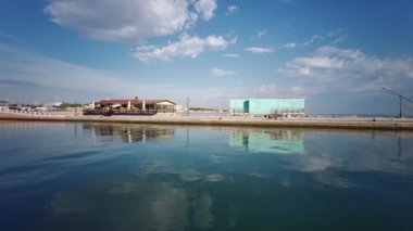 Akdeniz 'de doğumu olan Riccione yakınlarındaki Cattolica iskelesi.