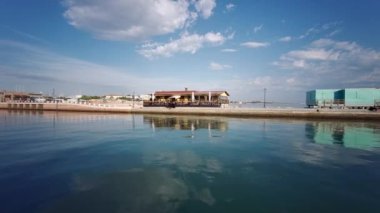 Akdeniz 'de doğumu olan Riccione yakınlarındaki Cattolica iskelesi.