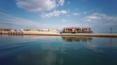 Akdeniz 'de doğumu olan Riccione yakınlarındaki Cattolica iskelesi.