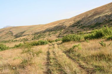 Abruzzo Ulusal Parkı 'ndaki dağların manzarası. Yüksek kalite fotoğraf