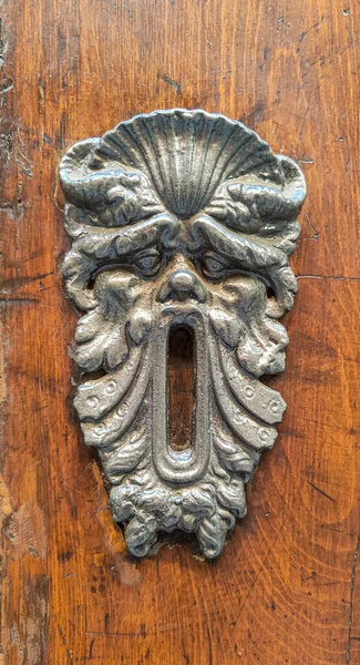 Κλειδαριά Πόρτας Θεϊκό Σχήμα Προσώπου Υψηλής Ποιότητας Φωτογραφία — Φωτογραφία Αρχείου