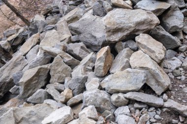 Dağlardaki heyelan taşları ve kayalar. Yüksek kalite fotoğraf