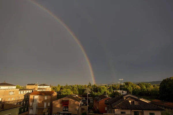 Dubbele Regenboog Stad Hoge Kwaliteit Foto — Stockfoto