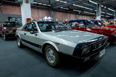 Modena, İtalya - 2021 07 04: Motor Vadisi Festivali arabası Lancia Beta Montercarlo ile buluşuyor. Yüksek kalite fotoğraf