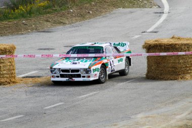 Reggio Emilia, İtalya - 2016 26 06: Reggio Apennines 'in serbest etkinliği Lancia RAlly 037. Yüksek kalite fotoğraf