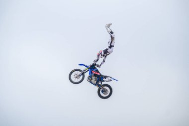 Milano, İtalya - 2021 11: Eicma Milano Bisiklet Fuarı Serbest Motokros numaraları. Yüksek kalite fotoğraf