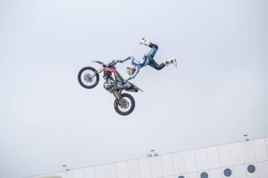 Milano, İtalya - 2021 11: Eicma Milano Bisiklet Fuarı Serbest Motokros numaraları. Yüksek kalite fotoğraf