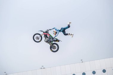 Milano, İtalya - 2021 11: Eicma Milano Bisiklet Fuarı Serbest Motokros numaraları. Yüksek kalite fotoğraf