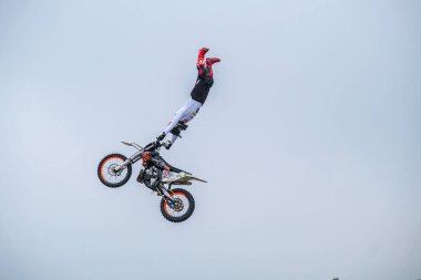 Milano, İtalya - 2021 11: Eicma Milano Bisiklet Fuarı Serbest Motokros numaraları. Yüksek kalite fotoğraf