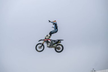 Milano, İtalya - 2021 11: Eicma Milano Bisiklet Fuarı Serbest Motokros numaraları. Yüksek kalite fotoğraf