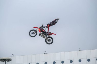 Milano, İtalya - 2021 11: Eicma Milano Bisiklet Fuarı Serbest Motokros numaraları. Yüksek kalite fotoğraf