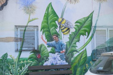 Piedmont Valchiusella 'daki Damanhur Vidracco ortak evinin resmi. Yüksek kalite fotoğraf