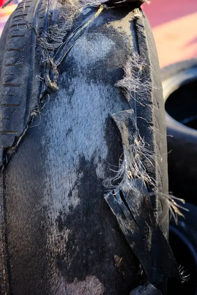 Gomme Auto Deriva Distrutte Dopo Sessione Sportiva Con Filo Acciaio — Foto Stock