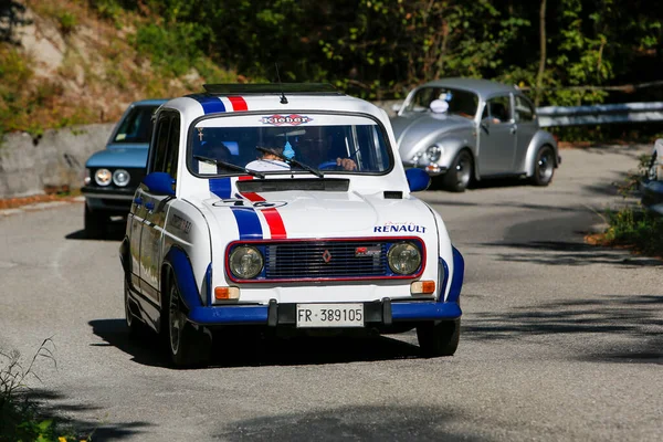 Bibbiano Reggio Emilia Italy 2015 Freie Oldtimerrallye Auf Dem Stadtplatz — Stockfoto