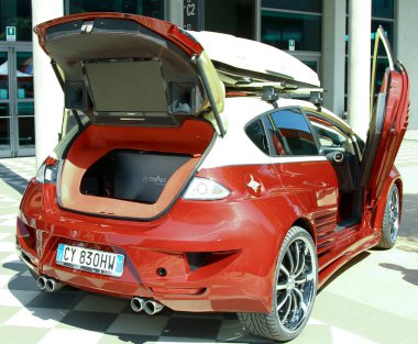 Rimini Italia 04 02 2011: Rimini Modifiye Arabalar Özel Takla Arabası. Yüksek kalite fotoğraf