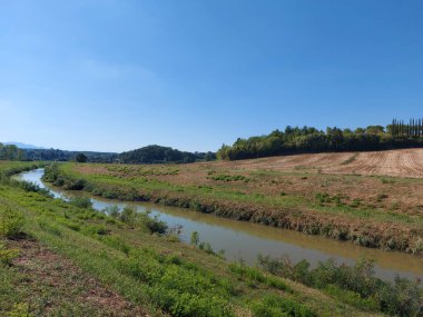 Toskana 'daki Francigena nehri boyunca. Yüksek kalite fotoğraf