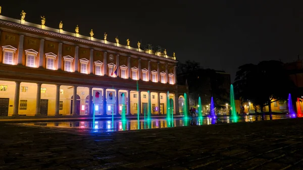Reggio Emilia Vitória Quadrado Frente Vales Teatro Tricolor Fonte Luminosa — Fotografia de Stock