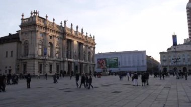 Torino, İtalya: 2022 01 01 Piazza Castello, Torino 'da yılın ilk günü Palazzo Mona ile