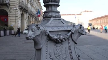 Torino, İtalya: 2022 01 01 Piazza Castello, Torino 'da yılın ilk günü Palazzo Mona ile