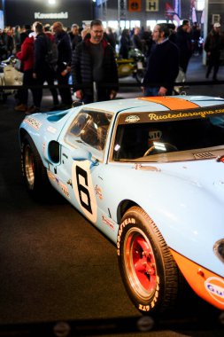 Milano, İtalya - 2021: Eicma Milano Bisiklet Fuarı 27: Eicma Milano Bisiklet Fuarı Ford Gt40 Gt40 Le Mans. Yüksek kalite fotoğraf