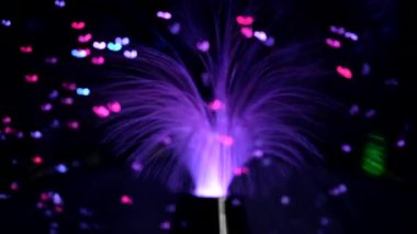 Işıkların ve optik liflerin koyu renk hareket arkaplanı