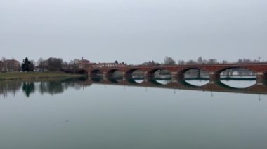 Tarihi köprüden San Mauro Torino Torini Panoraması