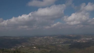 Emilian Apennines tepeleri güneşli bir günde