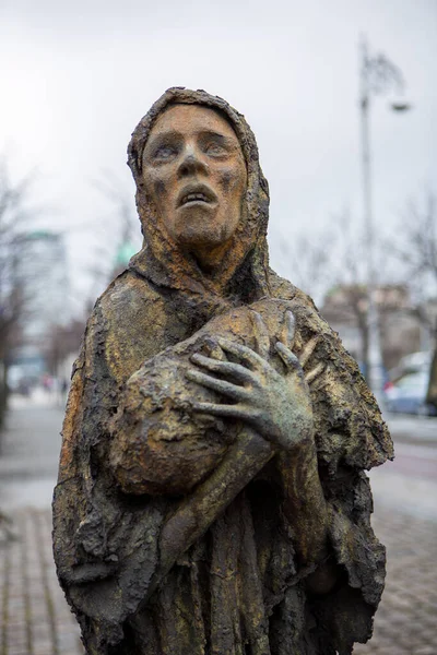 Dublin Irelnad 2016 Famine Memorial Custom House Staue Monument Rainy — Stock Photo, Image