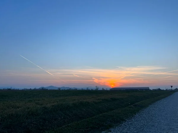 Vallée Beau Lever Soleil Sur Les Champs Cultivés Couverts Gel — Photo