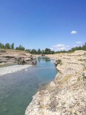 Reggio Emilia 'daki Enza nehrinin panoraması. Yüksek kalite fotoğraf