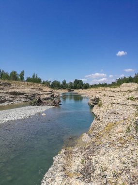 Reggio Emilia 'daki Enza nehrinin panoraması. Yüksek kalite fotoğraf