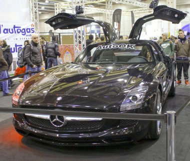 Verona, İtalya - 2018 MBE Verona Bisiklet Fuarı Bisiklet Fuarı ve Özel Araba Fuarı - Mercedes SLS. Yüksek kalite fotoğraf