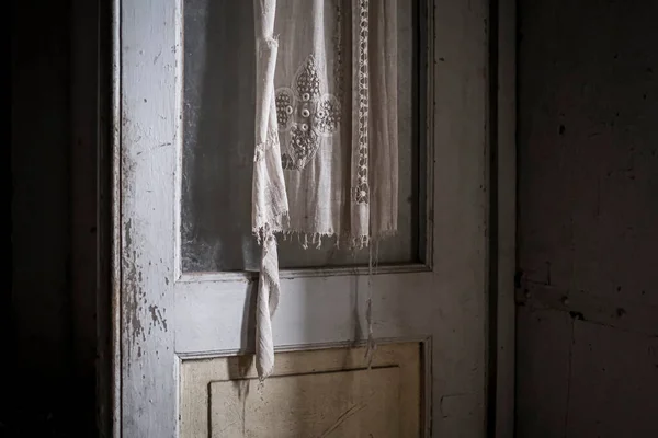 Fenêtre Avec Toiles Araignée Dans Une Grande Maison Abandonnée Photo — Photo