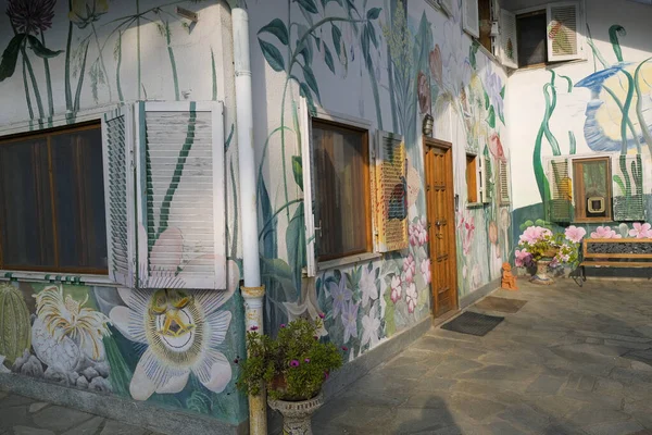 Pintura Sobre Damanhur Vidracco Casa Común Piamonte Valchiusella Foto Alta — Foto de Stock