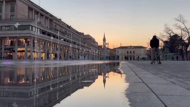 Reggio Emiliia Italia 2022 Panorama Fuente Luminosa Agua Piazza Vittoria — Vídeos de Stock