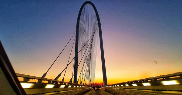 Міст Реджо Емілія Заході Сонця Який Видно Машини Фотографія Високої — стокове фото
