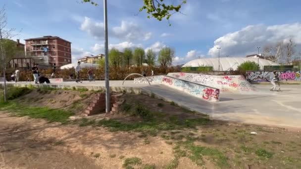 Torino Italia 2020 Mennea Park Park Con Skatepark Bambini Genitori — Video Stock