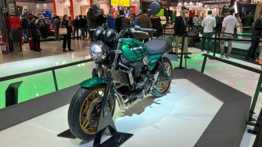 Milano, İtalya - 2021 11: Eicma Milano Bisiklet Fuarı Kawasaki Z 600 Rs. Yüksek kalite fotoğraf
