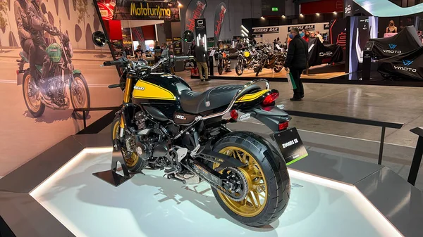 Milano, İtalya - 2021 11: Eicma Milano Bisiklet Fuarı Kawasaki Z 900 rs. Yüksek kalite fotoğraf