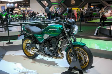Milano, İtalya - 2021 11: Eicma Milano Bisiklet Fuarı Kawasaki Z 600 Rs. Yüksek kalite fotoğraf