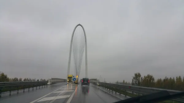 Reggio Emilia Γέφυρα Κάτω Από Βροχή Δει Από Αυτοκίνητο Υψηλής — Φωτογραφία Αρχείου