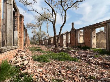 İtalya 'nın Fossoli Carpi bölgesindeki toplama kampının iç kısımları ve kalıntıları. Yüksek kalite fotoğraf