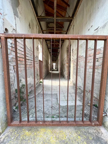 Wnętrze Ruiny Obozu Koncentracyjnego Fossoli Carpi Włochy Wysokiej Jakości Zdjęcie — Zdjęcie stockowe