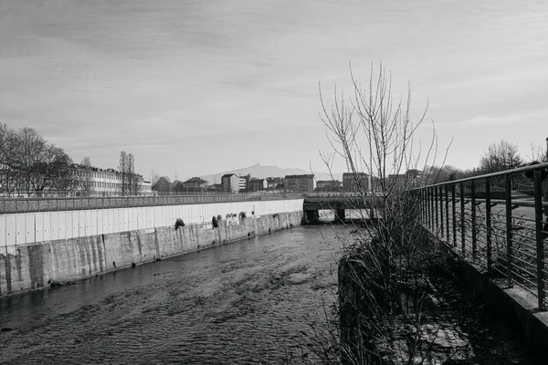 Rivière Qui Traverse Turin Par Jour Pluie Photo Haute Qualité — Photo